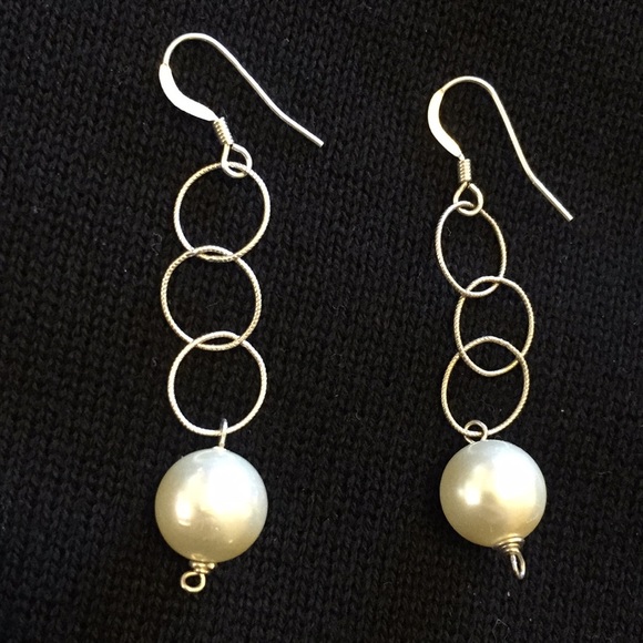 Silver and peers drop earrings - Picture 2 of 2